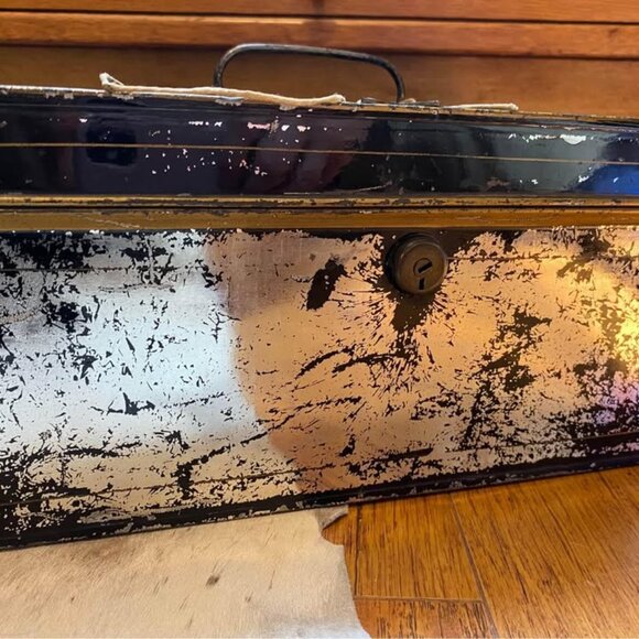 Vintage Bankers Cash Box with Key - Picture 3 of 4